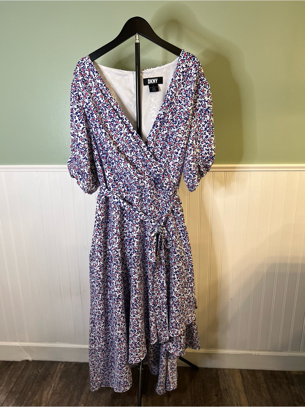 EUC-DKNY White Floral High-Low Faux Wrap Dress w/ Blue & Pink Print. Size 22W
